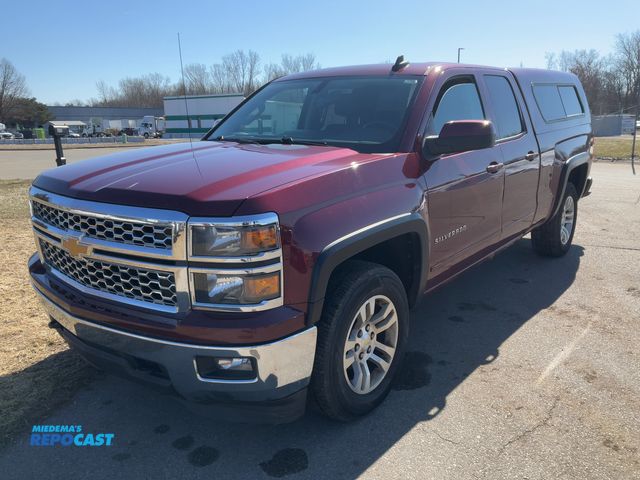 Lot 2-43362 - 2015 Chevrolet Silverado 1500 LT Double Cab 4WD Extended Cab Pickup Truck 4x4