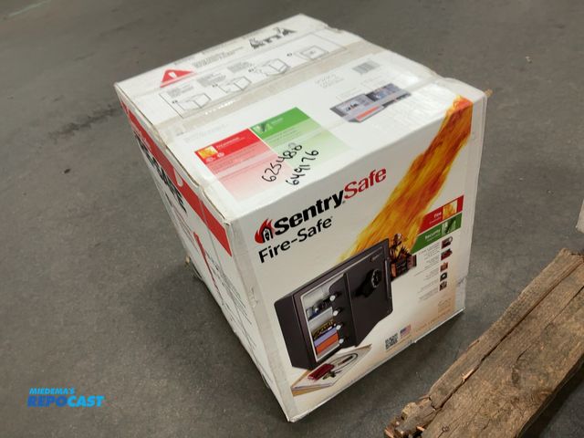 Lot 2-76620 - Sentry safe fire safe SF123CS 1.23 cu. ft.