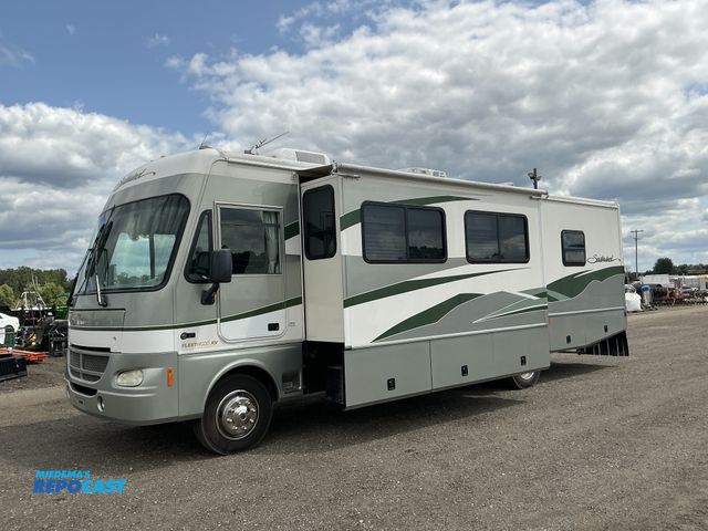 Lot 2-30550 - 2003 Southwind 32V Class A Motorhome