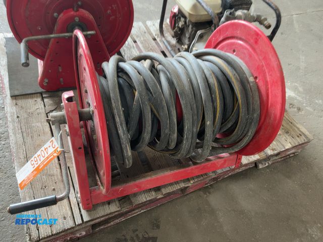 Lot 2-40465 - (1) Reelcraft Manual Crank Hose Reel with Garden Style Hose, 18" wide drum