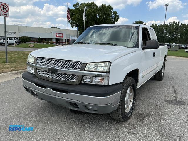 Lot 2-95914 - 2004 Chevrolet Silverado 1500 LS Extended Cab Standard Box Pickup Truck 4x4