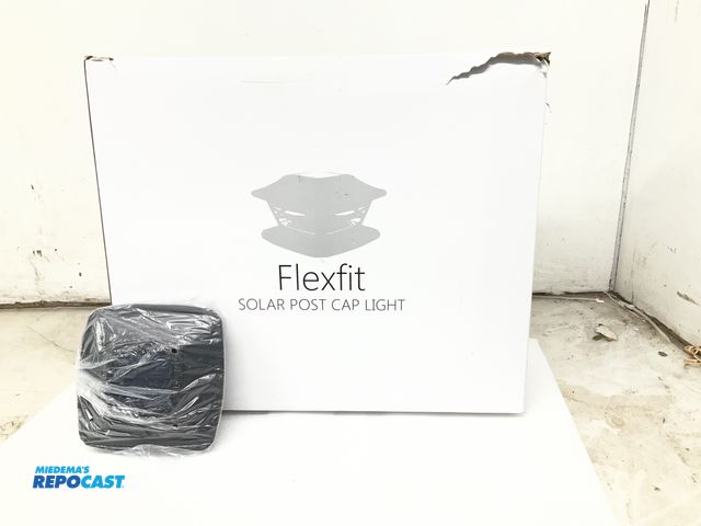 Lot 2-60947 - New Davinci Lighting solar post cap light. (12-pack, Slate Black)