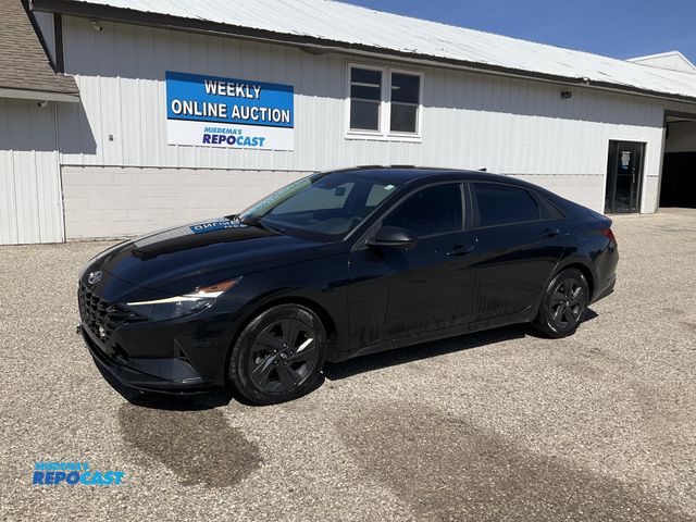 Lot 2-61117 - 2021 Hyundai Elantra SEL Sedan FWD