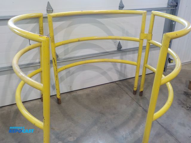 Lot 2-30253 - Safety barrier. 5'-8' diameter. 48" tall.
