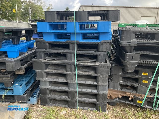 Lot 2-27384 - Lot of 10 black and blue pallets.