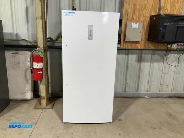 Lot 2-91177 - Scratch & Dent Free Standing Frigidaire  FRAE2024AWC Refrigerator