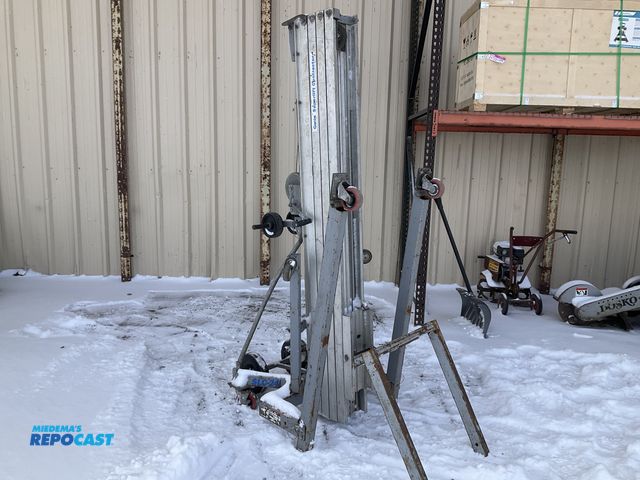 Lot 2-11057 - Genie SLC-24 Superlift Contractor portable, manual material lift