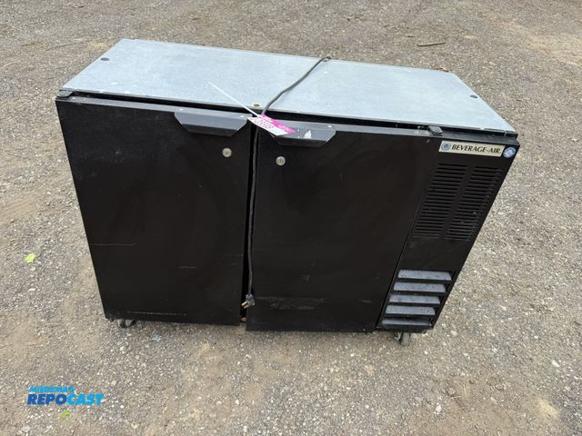 Lot 2-25598 - BEVERAGE AIR MODEL BB48Y=1=B UNDER COUNTER COOLER UNKNOWN WORKING CONDITION CAME OUT OF A STORAGE UN...