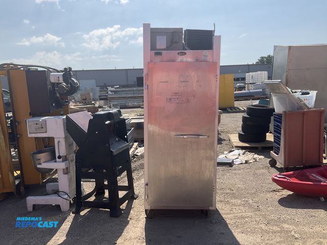 Lot 2-95122 - Randell 2010F Commerical Refrigerator