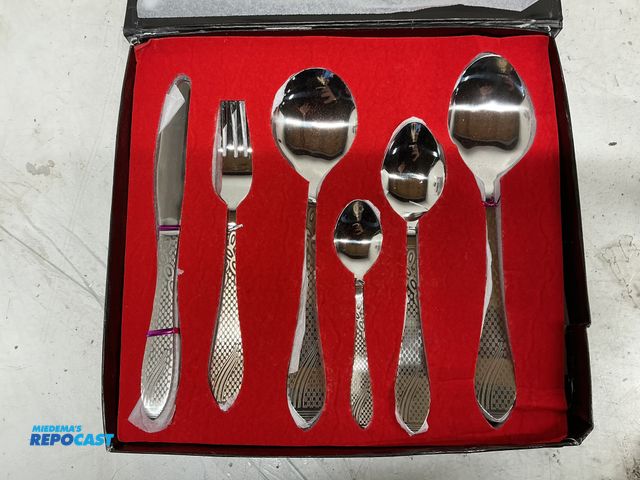 Lot 2-92175 - MHSCULTLERY - a project of SHEERAZ &amp; SONS - Stainess Steel Flatware set