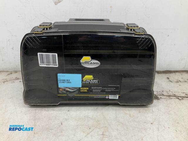 Lot 2-19577 - Plano Guide Series magnum satchel tacklebox