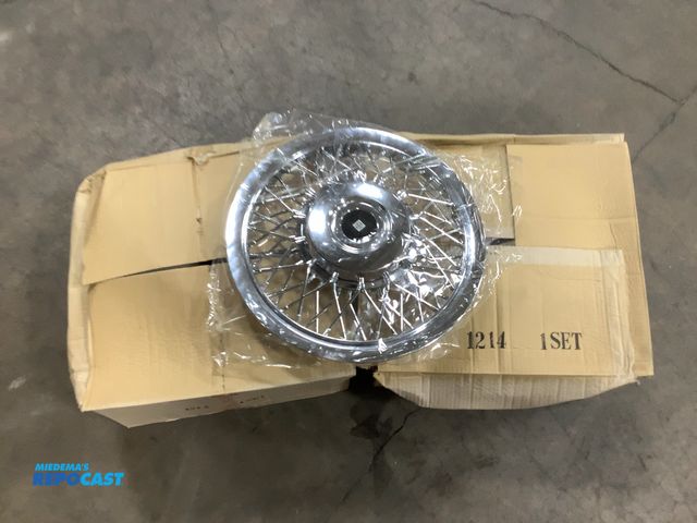 Lot 2-27078 - lot of 8 wheel covers, chrome plated wire, 14"