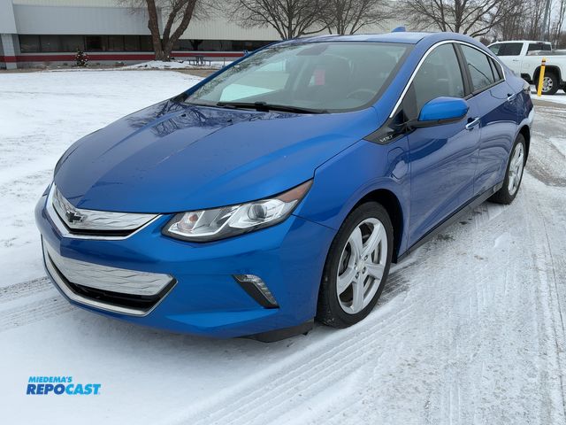 Lot 2-43315 - 2018 Chevrolet Volt LT w/ Standard Emission Package Sedan FWD