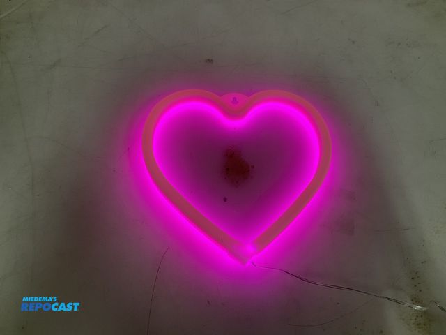 Lot 2-93885 - LED heart light up sign