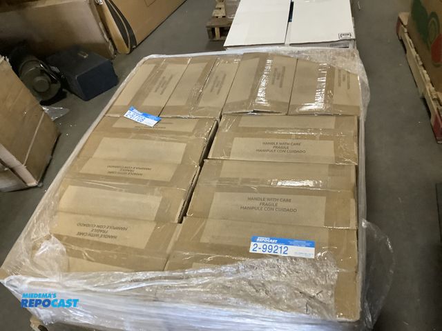 Lot 2-99212 - LOT OF (20) NEW 40 WATT REPLACEMENT LIGHT BULBS, DRAW 6 1/2 WATTS, GE VINTAGE STYLE AMBER GLASS, DIM...