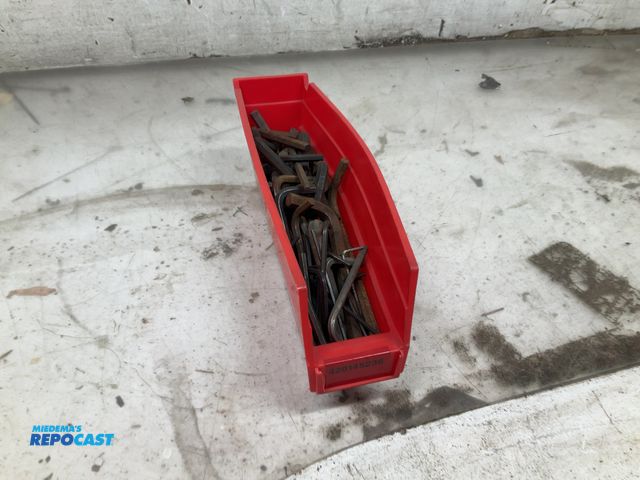 Lot 2-33519 - misc set of allen wrench hex keys, various sized and thicknesses, lengths vary from 2” to 5&amp;5/8”