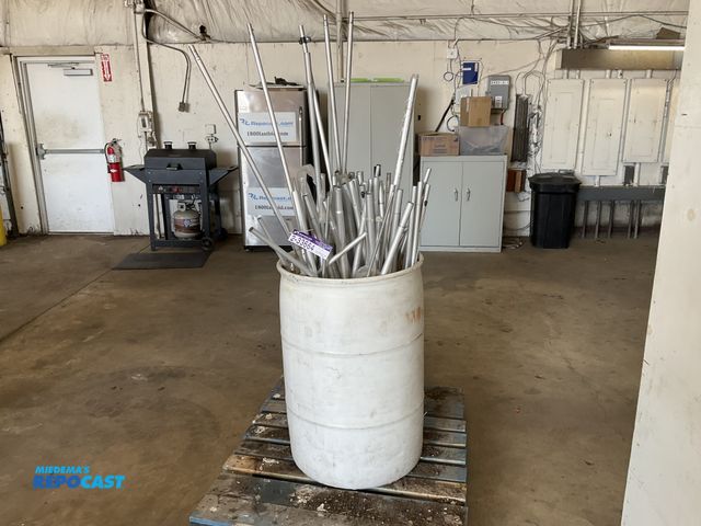 Lot 2-33664 - Flag and banner metal poles. Various diameters and lengths.