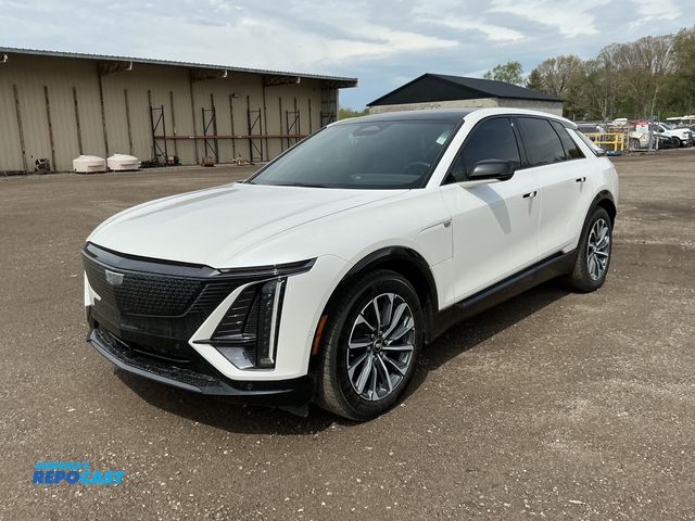 Lot 2-31021 - 2024 Cadillac Lyriq V All Electric SUV AWD