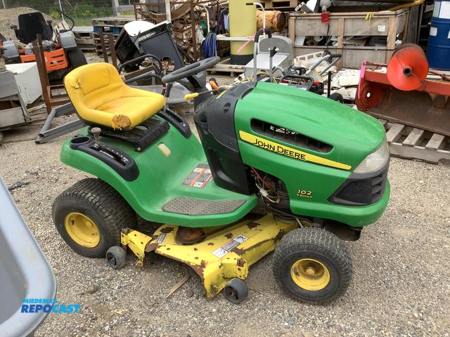 Lot 2-34970 - John Deere Model 102 Lawn and garden tractor, in original condition. Has a 48 inch wide mowing deck ...