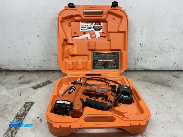 Lot 2-23946 - Paslode Li-Ion Cordless Brad Nailer