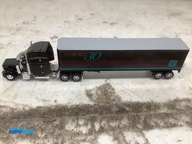 Lot 2-92054 - Die cast Peterbilt 379 Coventional semi model