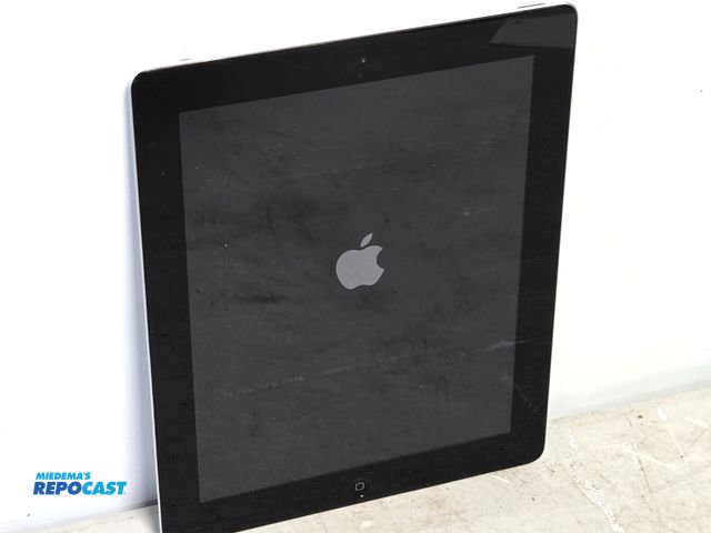 Lot 2-29477 - Apple ipad Apple Ipad. factory reset and ready for setup. no cracks or chips.