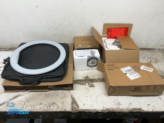 Lot 2-60261 - Lot of (4) light fixtures, such as a ring light, floor stand, etc.