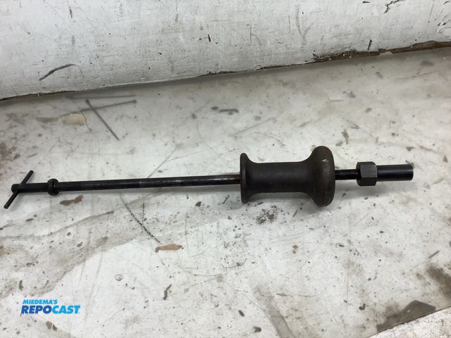 Lot 2-62926 - slide hammer ford front axle puller