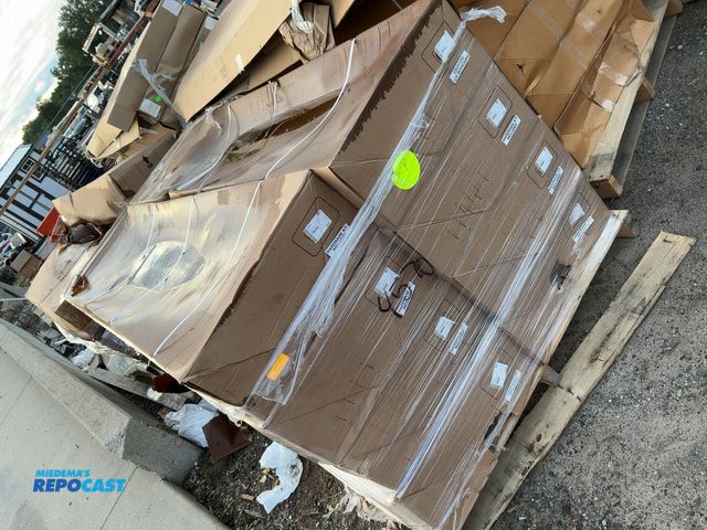 Lot 2-18802 - Skid of tonneau covers GM# 19434570