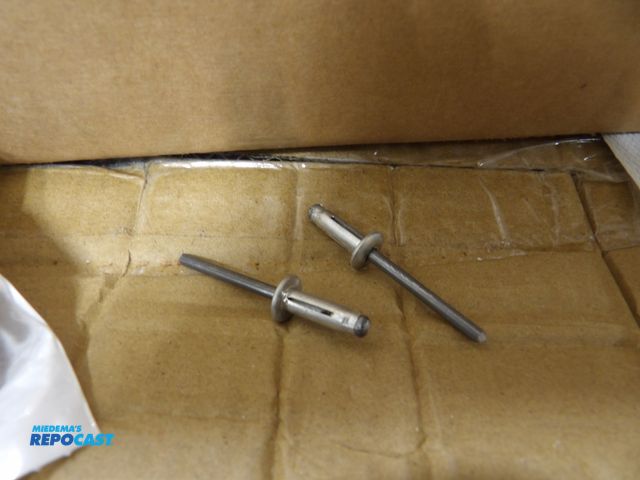 Lot 2-51051 - lot of 2500 3/16 aluminum rivets