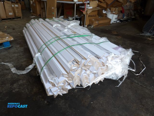 Lot 2-51096 - lot of apx. 500 cardboard corner guards, 8'x3"