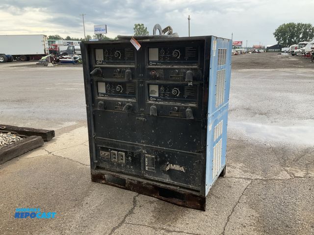 Lot 2-40714 - Miller Multi-Operator Arc welding power source with four Miller Mark VI CC DC welding modules, 230/4...