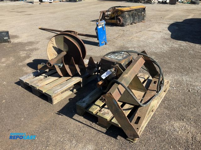 Lot 2-50499 - Lowe MFG 1200E Hydraulic Auger Skid Steer Attachment 12”, 24”, 2.5” Round Drive Quick Attach Hydraul...