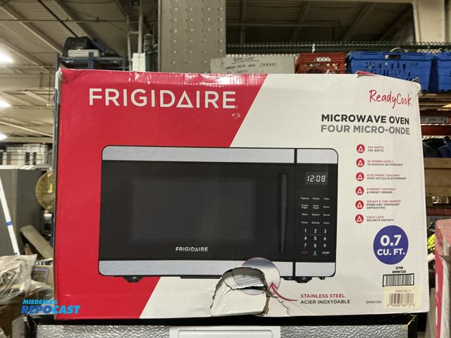 Lot 2-69618 - Frigidaire EMW729-p Microwave Oven