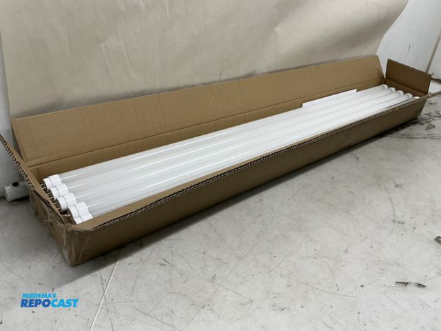 Lot 2-91365 - Lot of 10 boxes of lights