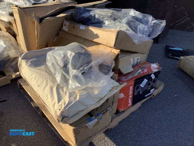 Lot 2-76338 - Skid lot of miscellaneous vehicle parts and accessories including: a-premium window regulators and m...