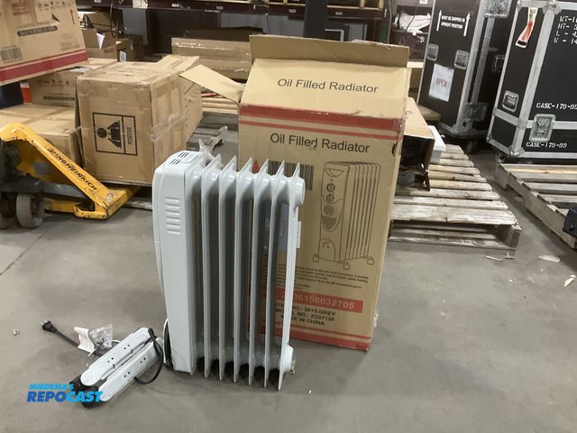 Lot 2-65650 - New Kismile ZC0715F  oil filled electric radiator heater, portable oil-filled space heater with adju...