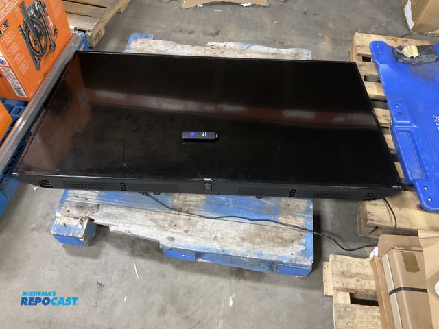 Lot 2-19646 - Onn roku 100012587 Television Power Input: 100-240V- 50/60Hz, 170W