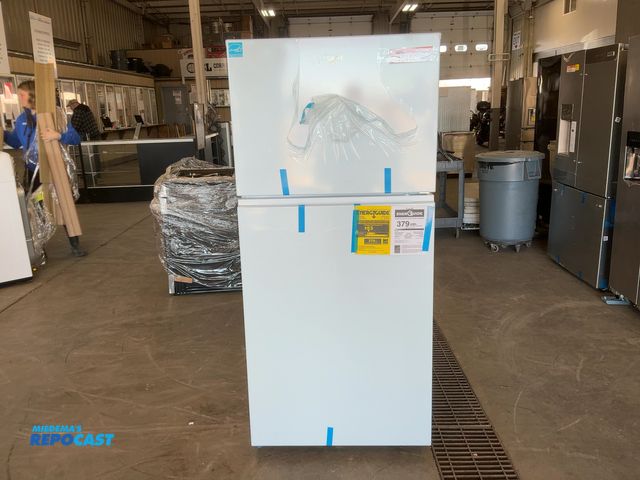 Lot 2-40444 - Scratch & Dent Whirlpool WRTX5419SW00 Refrigerator/Freezer