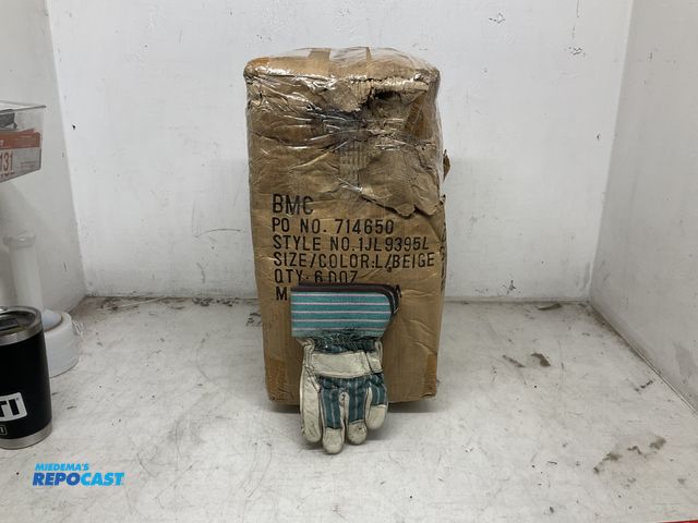 Lot 2-74626 - lot of (6) dozen large green striped leather work gloves