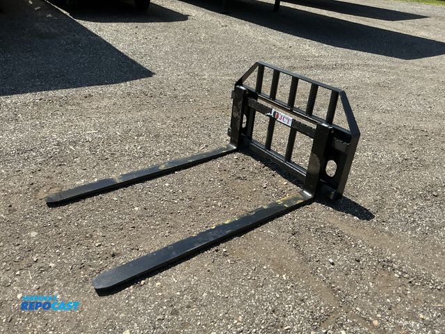 Lot 2-44561 - New JCT 60” Fork Skid Steer Attachment, Quick Attach Carriage with Two 60” Forks, Forks are 4” Wide