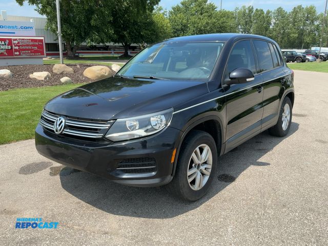 Lot 2-45825 - 2014 Volkswagen Tiguan 2.0T S SUV FWD