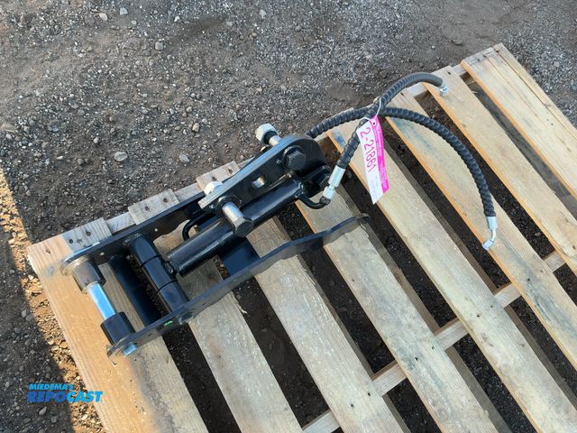 Lot 2-21861 - New Hydraulic Thumb Attachment for Chinese Mini Excavator