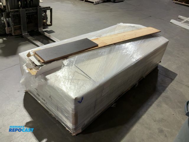 Lot 2-62485 - (21) boxes of Premium Hardwood Oak Flooring. 5/8” x 8.6” x random length to 82”.