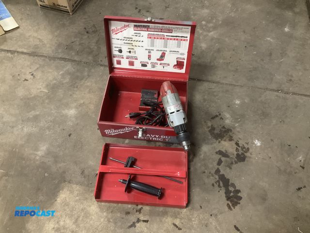 Lot 2-33370 - Milwaukee 3/8” hammer drill
