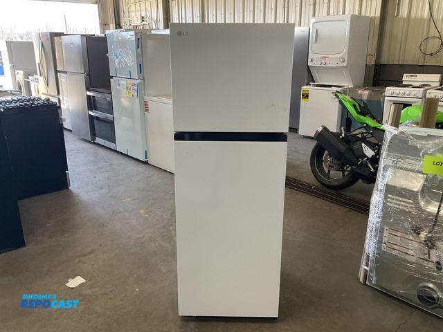 Lot 2-40485 - Scratch & Dent LG LT09S2000W/01 Mini Refrigerator/Freezer