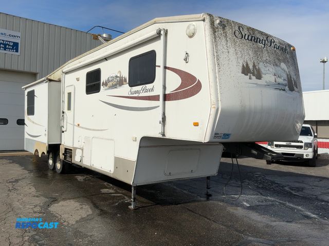Lot 2-43506 - 2009 Sunnybrook LX 33CK 5th Wheel Travel Trailer
