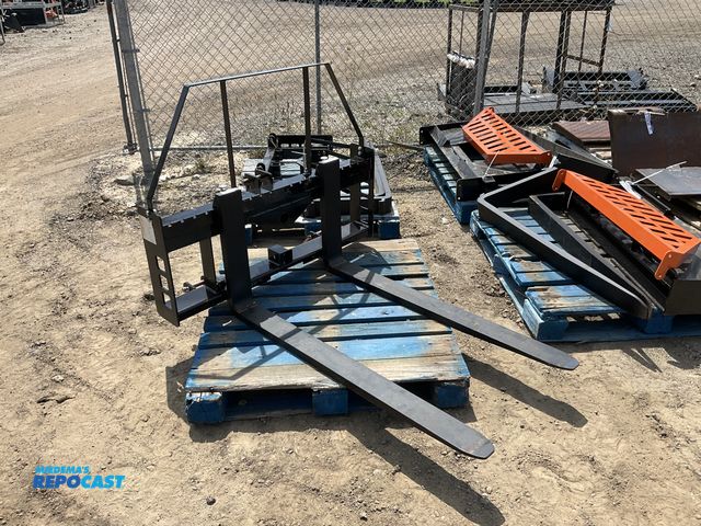 Lot 2-10184 - New Wolverine THFF46 3-Point Pallet Fork 48” 3-Point