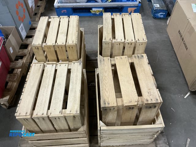 Lot 2-60871 - Apple Crate