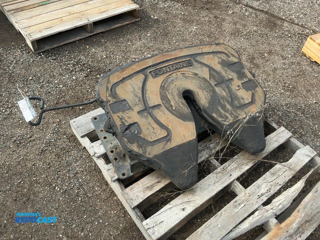Lot 2-11323 - Used Fontaine Fixed Semi Fifth Wheel Hitch